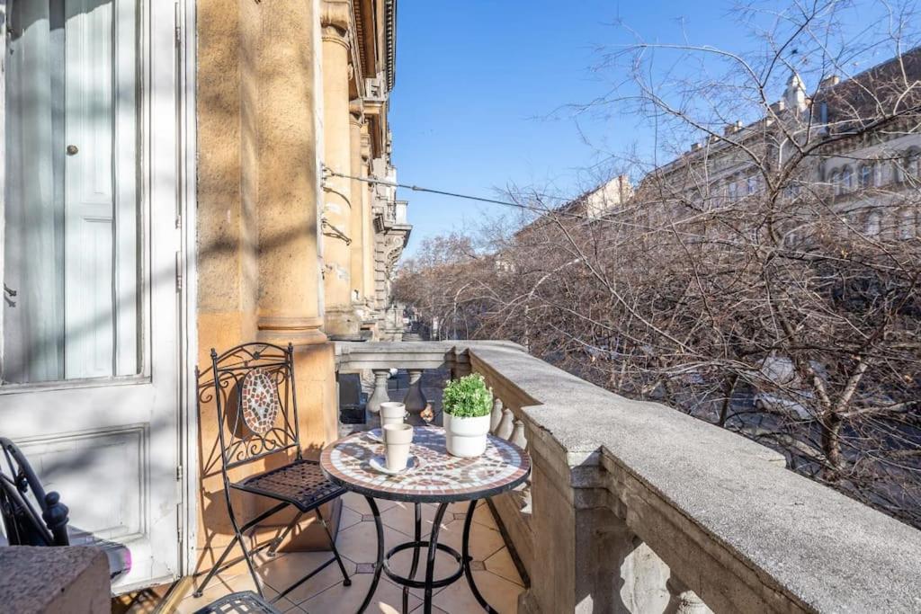 Jozsef-Corvin Central Budapest Exterior foto
